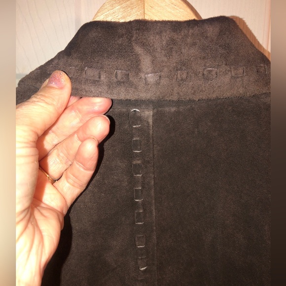 Vintage suede blazer/jacket. 2 button lined. Genuine leather. Front pockets. - Picture 11 of 12